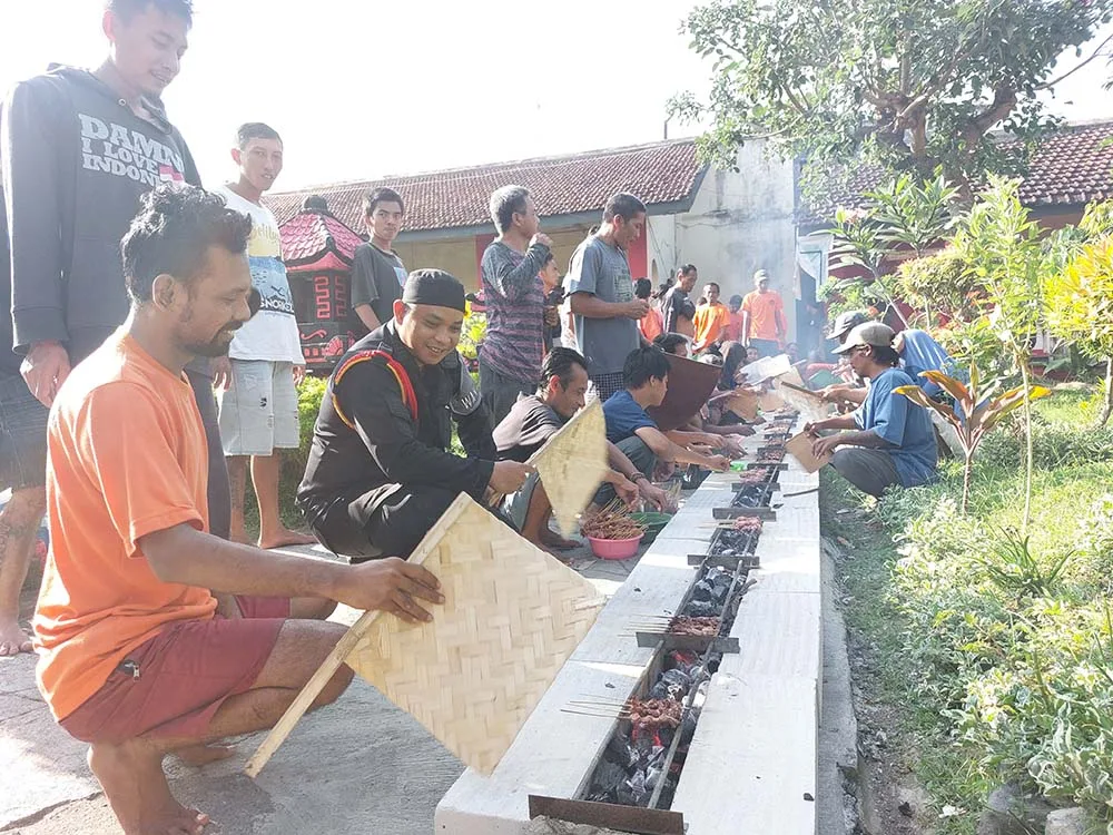 Bakar sate bersama