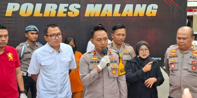 Wakapolres Malang, Kompol Imam Mustolih saat memberikan keterangan. Foto: Aisyah Nawangsari Putri