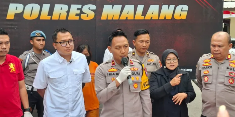 Wakapolres Malang, Kompol Imam Mustolih saat memberikan keterangan. Foto: Aisyah Nawangsari Putri