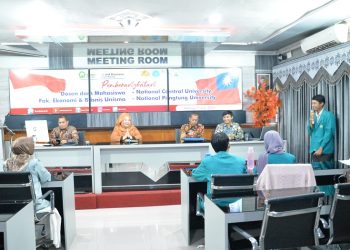 Pelepasan dosen dan mahasiswa FEB Unisma belajar ke luar negeri. Foto/dok Unisma