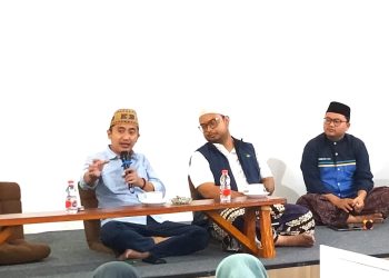 Fairouz Huda saat mengisi acara di Ponpes Al Hikam Malang. (Foto/M Sholeh)