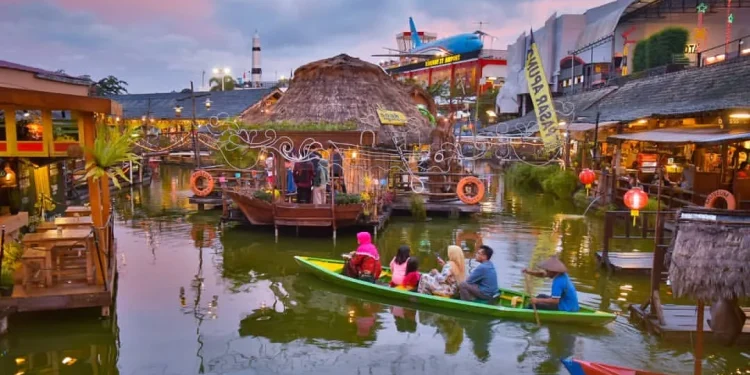 Suasana Pasar Apung Batu, Museum Angkut/Foto: instagram.com/ati_janalexander2