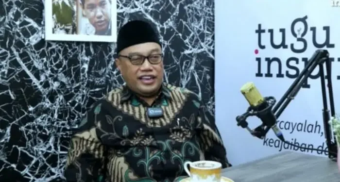 Kisah Rektor Unisma, Prof. Drs. Junaidi Mistar, M.Pd, Ph.D berbagi cerita kunci kesuksesan anak desa menjadi rektor kampus NU terbesar di dunia /Foto: Tangkapan layar YouTube Podcast Tugu Inspirasi.