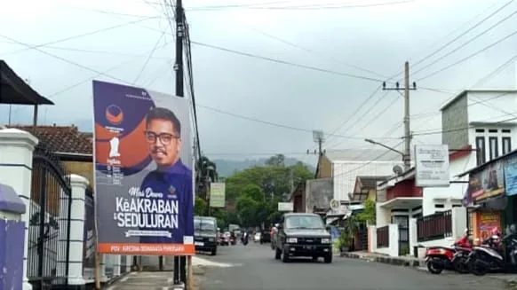 Baliho mengusung Kresna Dewanata Phrosakh, putra eks Bupati Malang Rendra Kresna sebagai calon Wali Kota Batu mulai bertebaran. Foto: Azmy