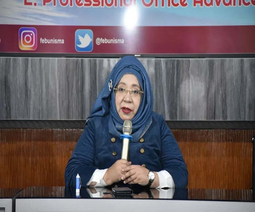 Dekan FEB Unisma, Nur Diana, S.E., M.Si,CMA.,CBV.,CERA, saat memberikan sambutan. Foto/dok Unisma