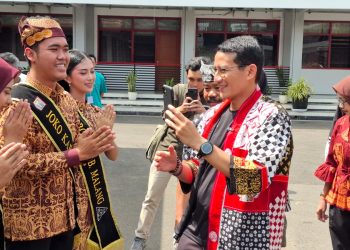 Sandiaga Uno disambut Joko dan Roro Kabupaten Malang. Foto: Aisyah Nawangsari Putri