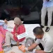 Rekonstruksi adegan tersangka menyembunyikan palu yang ia bawa dari rumah. Foto: Aisyah Nawangsari Putri