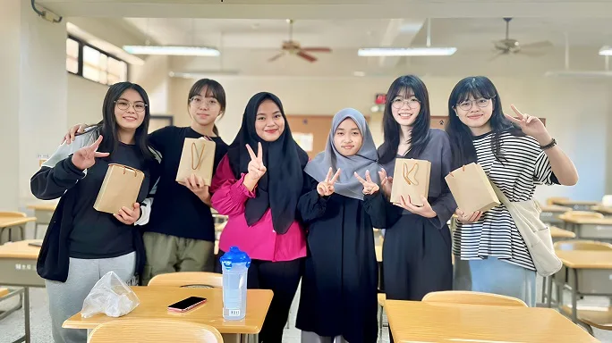 Berliana Imandari Putri, mahasiswa FEB Unisma, yang berhasil torehkan prestasi internasional. Foto/dok Unisma