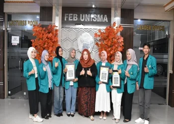 Mahasiswa Program Studi Perbankan Syariah FEB Unisma berhasil menyabet juara. Foto/dok Unisma