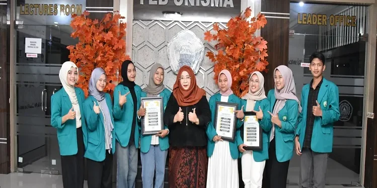 Mahasiswa Program Studi Perbankan Syariah FEB Unisma berhasil menyabet juara. Foto/dok Unisma