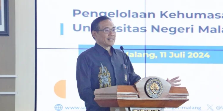 Rektor Universitas Negeri Malang, Prof. Dr. Hariyono, M.Pd memberi sambutan dalam acara workshop kehumasan dan kerja sama yang digelar UM/Foto: dok.UM