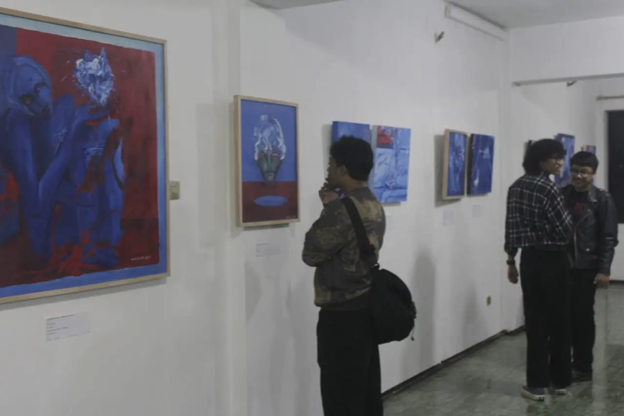 Karya Bambang Suprapto dalam pameran tunggal Dialog Dalam Diri di salah satu toko buku di Kota Malang pada Juni 2024 lalu./Foto: dok.pribadi.