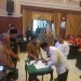 Pj Wali Kota Malang, Wahtu Hidayat dalam penyerahan bantuan keuangan partai politik periode hasil Pemilu 2019-2024. (Foto/M Sholeh)