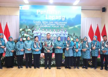 Pj Wali Kota Batu, Aries Agung Paewai, beserta jajaran saat menyambut Tim Penilai Provinsi Jatim menilai Desa Tulungrejo. Foto: Prokopim KWB