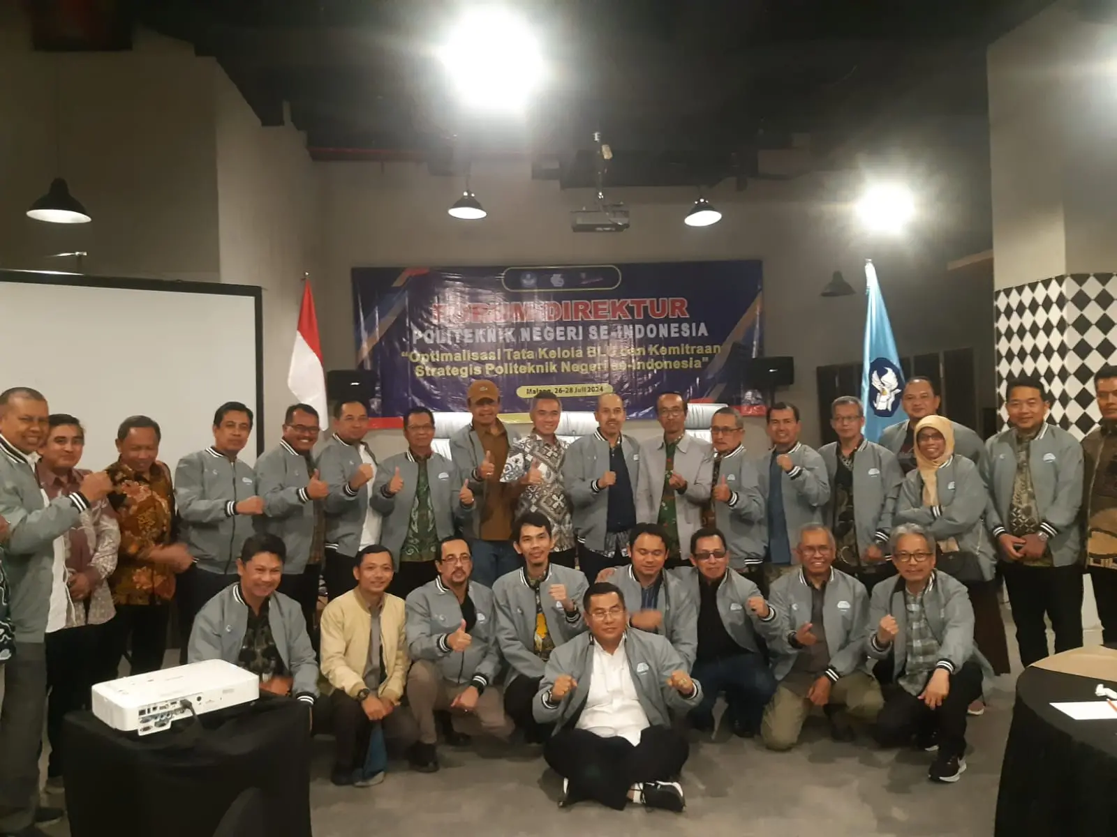 Foto bersama forum Direktur Politeknik Negeri se-Indonesia . Foto/