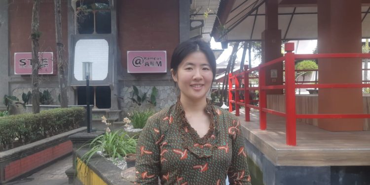 Mahasiswa asing STIE Malangkucecwara, Miyu Uehara asal Jepang. (Foto/M Sholeh)