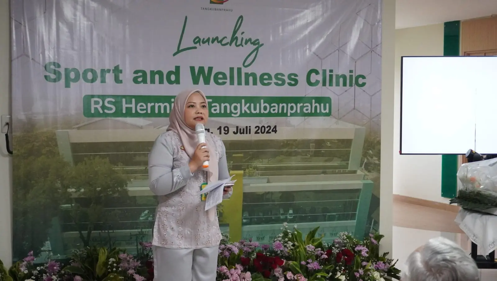 Sambutan Direktur RS Hermina Tangkubanprahu Malang, dr. Wenny Retno Sarie, MMRS, FisQua saat acara launching Sport and Wellness Clinic/Foto: dok. RS Hermina Tangkubanprahu Malang.