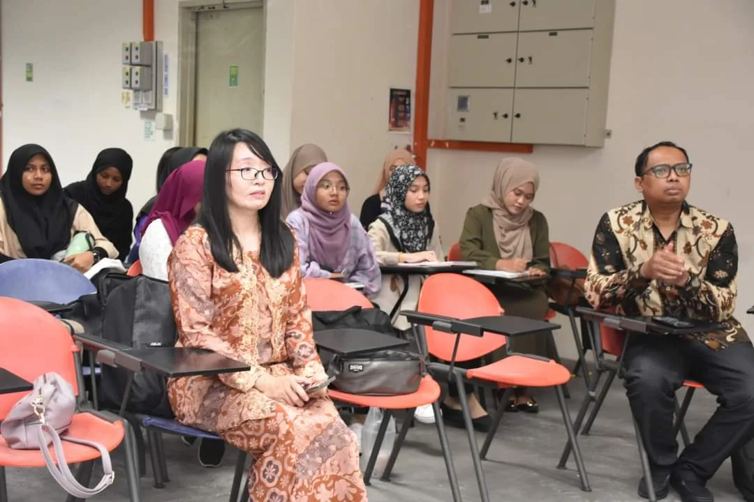 Peserta kuliah dosen tamu FEB Unisma di Malaysia. Foto/dok Unisma