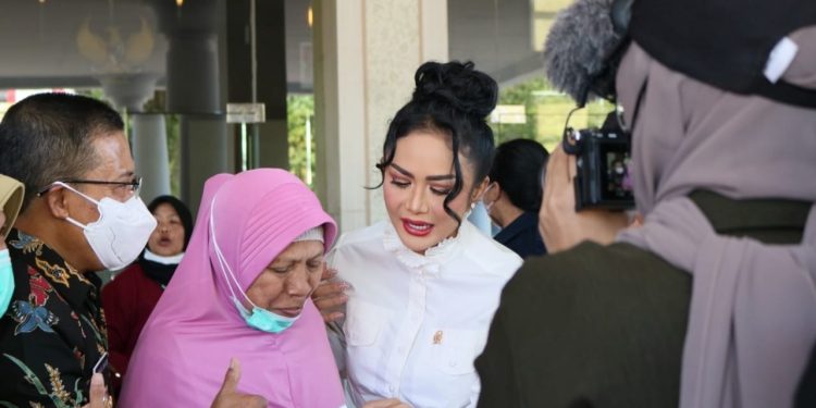 Krisdayanti menjadi salah satu sosok kuat yang akan diusung oleh PDIP di Pilkada 2024 Kota Batu. Foto: Azmy