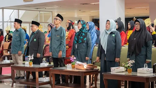 Jajaran rektor dan pengurus yayasan Unisma saat melepas 65 mahasiswa peserta PMM 4 se-Indonesia.Foto: Dok. Unisma