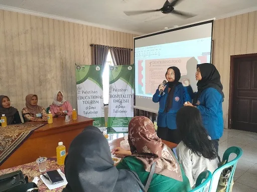 Polinema gelar Pelatihan Hospitality English dan Educational Tourism di Desa Tulusbesar, Kecamatan Tumpang, Kabupaten Malang /Foto: dok. Polinema for Tugumalang.id