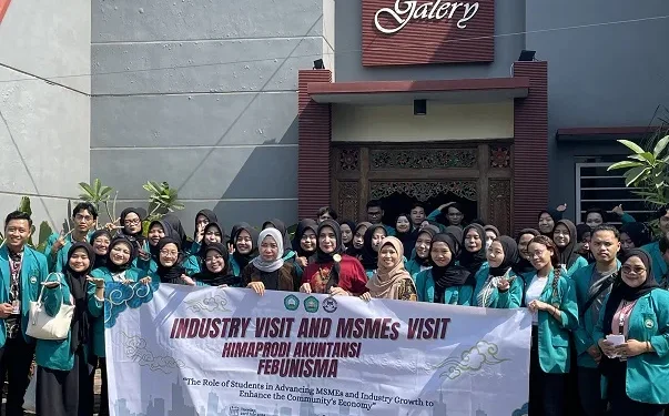 Mahasiswa Akuntansi FEB Unisma lakukan visiting industri ke Kerajinan Batik Nurita di Kabupaten Pasuruan. Foto/dok Unisma