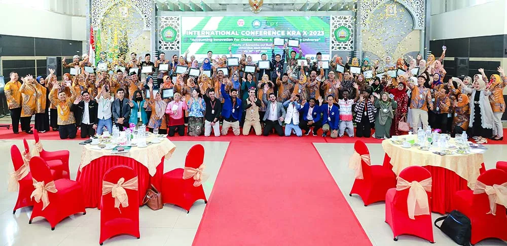 Foto bersama FEB Unisma