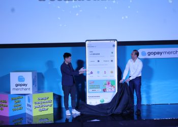 Hans Patuwo, Chief Operating Officer GoTo, dan Haryanto Tanjo, Head of Merchant Services GoTo Financial pada acara peluncuran Aplikasi GoPay Merchant. Foto/dok GoPay