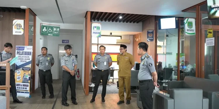 Kepala Kantor Imigrasi Malang, Anggoro Widjanarko, Kunjungi Pj Bupati Pasuruan. Foto/dok Imigrasi
