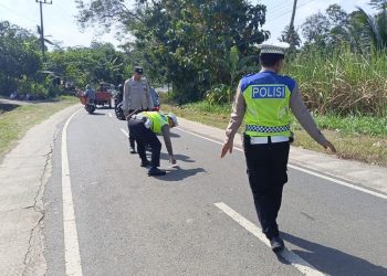 Tabrakan Motor dan Mobil Kijang