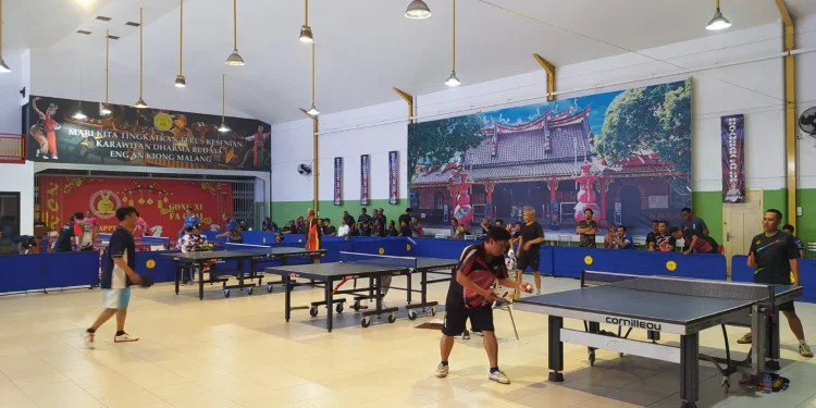 Kemeriahan Kejuaraan Tenis Meja Bhayangkara EAK Cup 2024 di Klenteng Ang En Kiong yang diikuti 114 atlet. Foto: Azmy