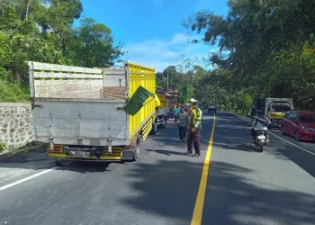 Adu Banteng Truk vs Truk