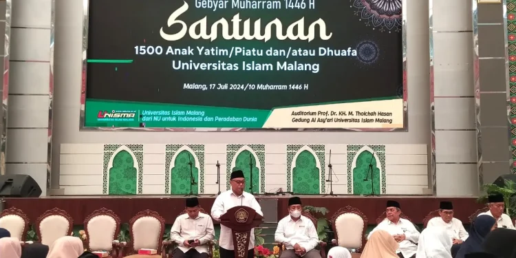 Unisma beri santunan pada 1500 anak yatim dan dhuafa