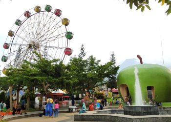 Bianglala Alun-alun Kota Batu