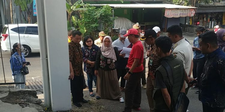 Polemik Pendirian gapura