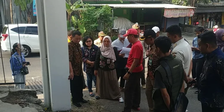 Polemik Pendirian gapura