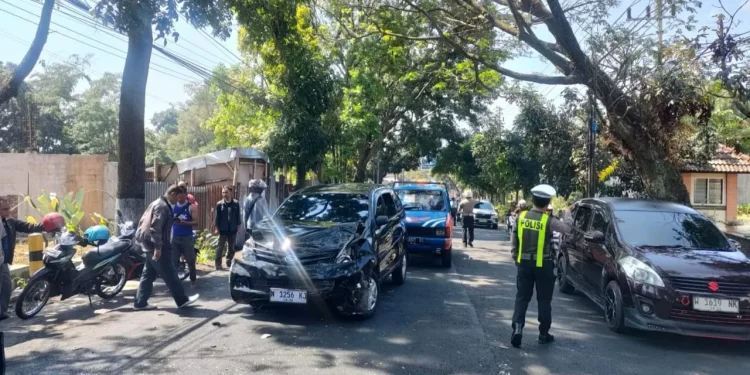 Tabrak 2 pengendara