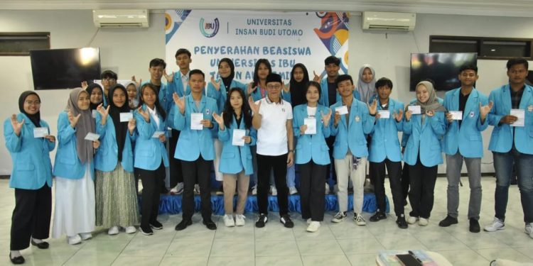 Deretan prestasi dan fasilitas yang diberikan kepada calon mahasiswa baru Universitas IBU Malang. /Foto: dok. Universitas IBU Malang