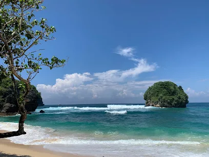 Pantai Watu Leter