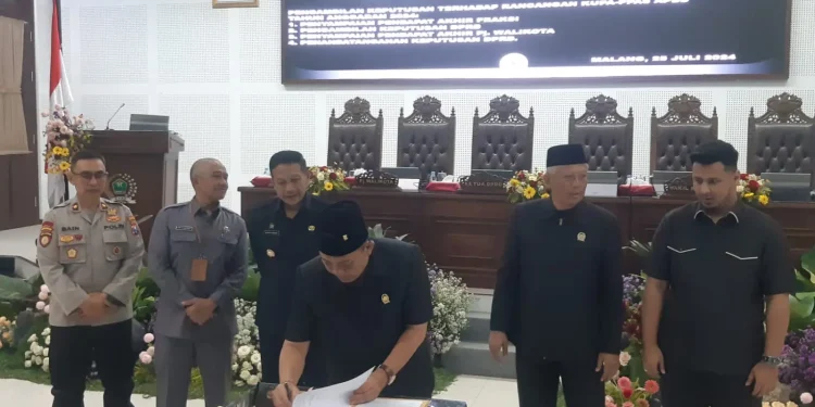Pengesahan rancangan KUPA-PPAS APBD Kota Malang 2024 (M Sholeh)