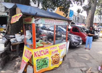 Kuliner kue kucur