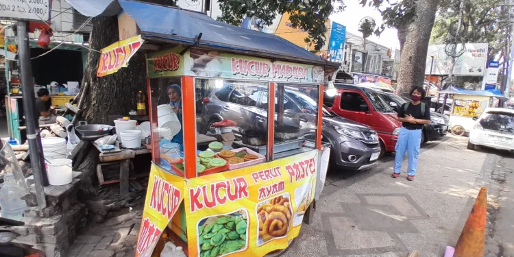 Kuliner kue kucur