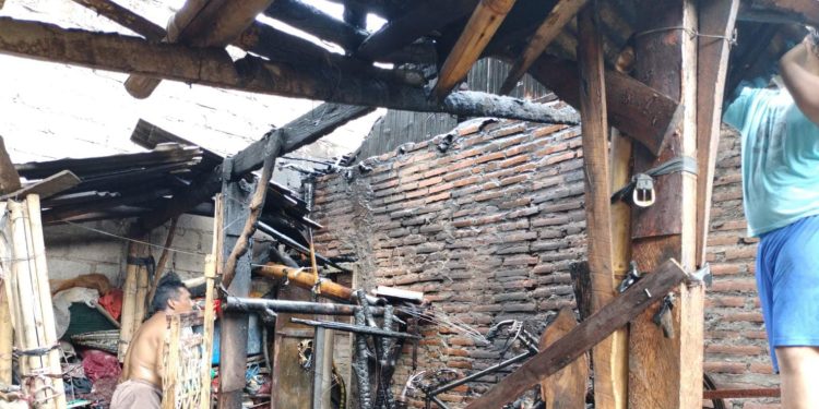 Dapur rumah kebakaran