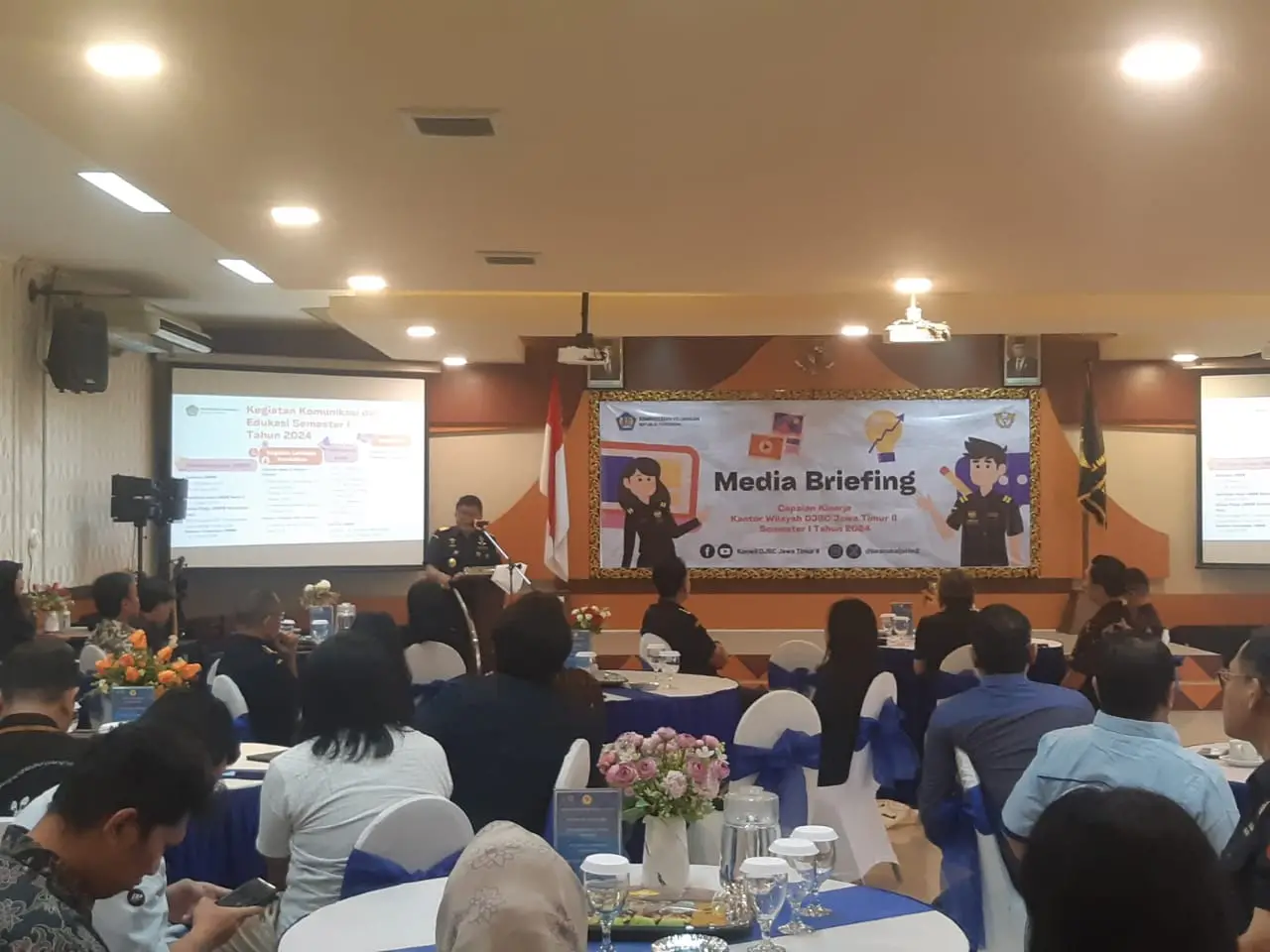 Kepala Kanwil Dirjen Bea dan Cukai Jatim II, Agus Sudarmadi memaparkan hasil kinerja semester I 2024. (Foto/M Sholeh)