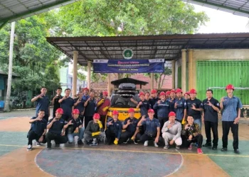 Pengabdian masyarakat dosen Program Studi Pendidikan Teknik Otomotif Universitas Negeri Malang (UM) di SMKN 12. Foto/dok