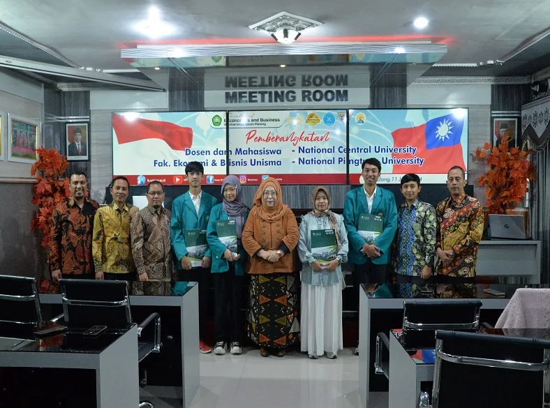 Foto bersama. Foto/dok Unisma