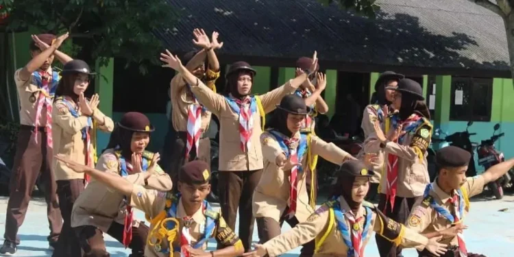 Manfaat mengikuti ekstrakurikuler Pramuka bagi anak, tidak hanya melatih kepemimpinan. /Foto: Tangkapan layar Instagram @pramukahitsindonesia.
