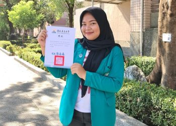 Berliana Imandari Putri, mahasiswa FEB Unisma, yang berhasil torehkan prestasi internasional. Foto/dok Unisma