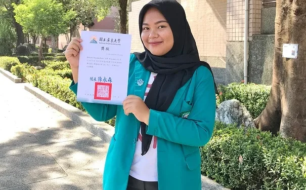Berliana Imandari Putri, mahasiswa FEB Unisma, yang berhasil torehkan prestasi internasional. Foto/dok Unisma