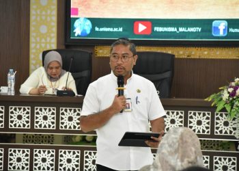 Biger Adzanna Maghribi selaku Kepala OJK Malang saat memaparkan materinya di acara Gues Lecture FEB Unisma. Foto/dok Unisma